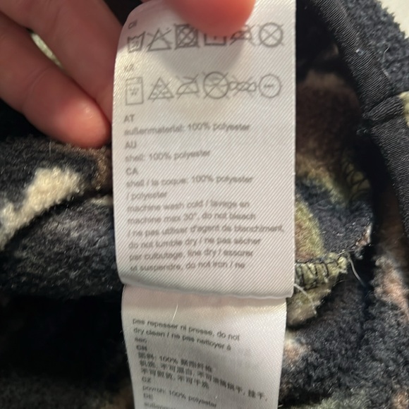 WESC 1/4 Zip Camo Fleece Pullover~UNISEX~ Men’s~Lg/Women’s~XL - Picture 7 of 10